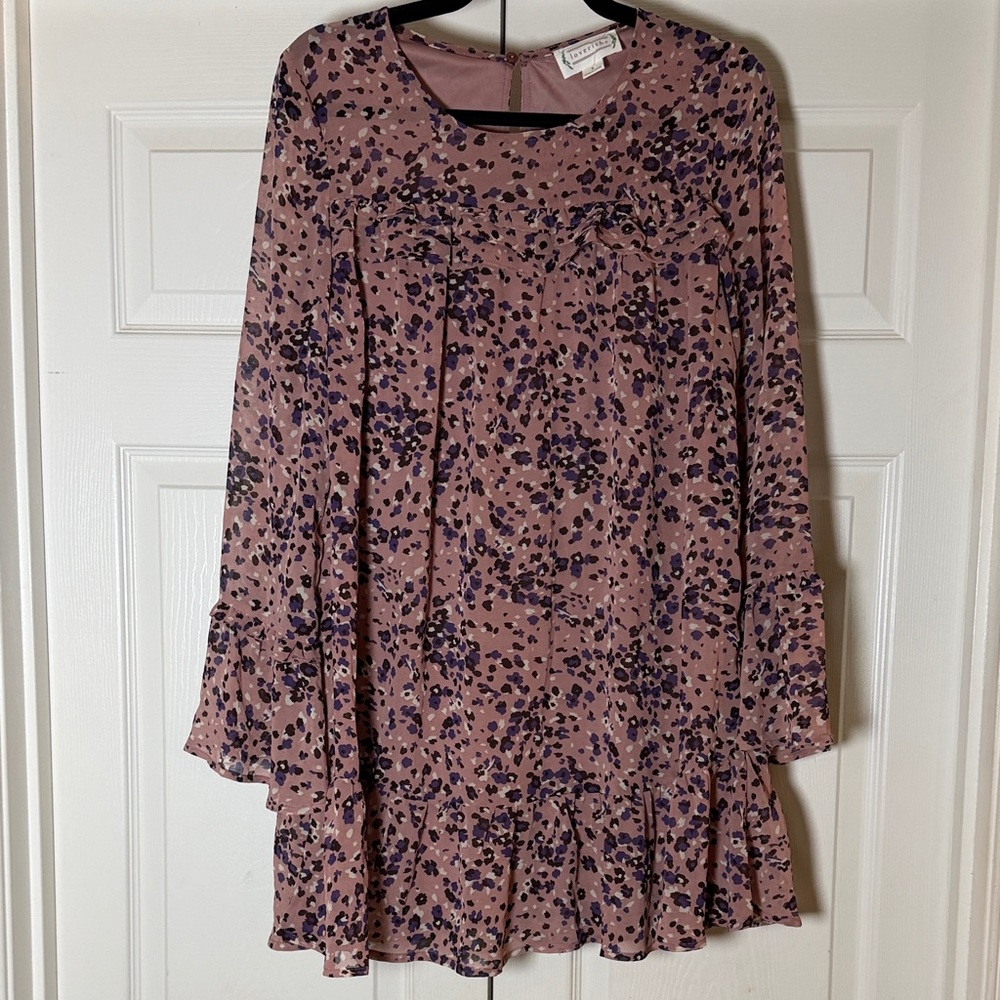 Mauve Floral Ruffle Hem Long Bell Sleeve Dress. Size Small